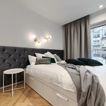 Delux アパート *